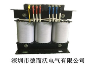 单相变压器有哪些主要的应用优势？